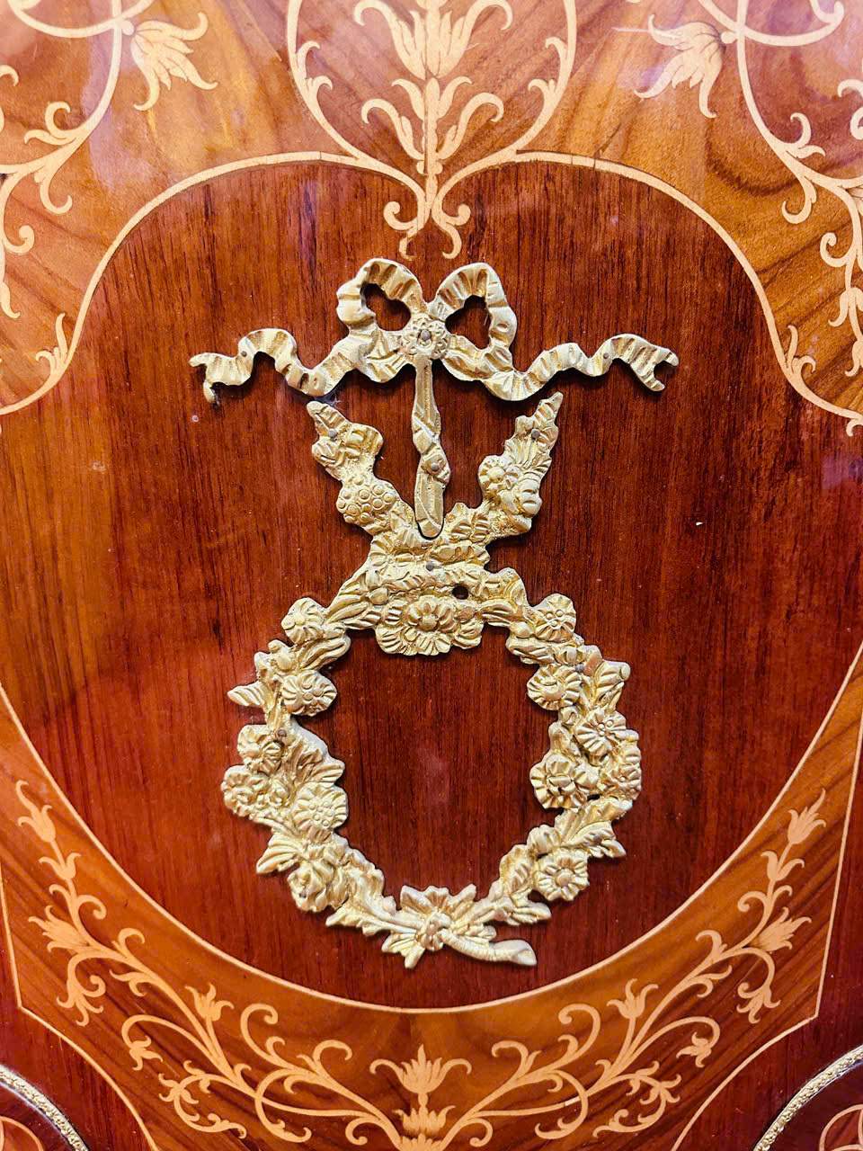 Kệ Gỗ Cổ Điển Thượng Lưu&nbsp;